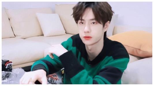 娱乐圈吃瓜爆料王一博,娱乐圈风云再起，揭秘他的神秘生活  第2张